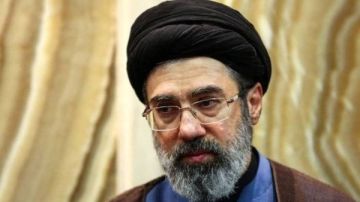 الحرس الثوري يوجه رسالة حازمة لـ خامنئي تخص الحياة السياسية في البلاد الحرس الثوري يوجه رسالة حازمة لـ خامنئي تخص الحياة السياسية في البلاد