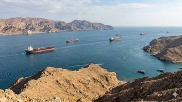 بعد الاتفاق الأمريكي الإيراني.. عبور أول سفينتين مضيق هرمز بعد الاتفاق الأمريكي الإيراني.. عبور أول سفينتين مضيق هرمز
