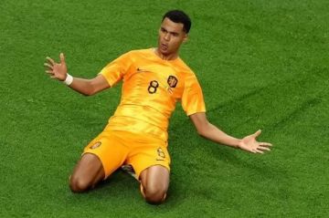 جاكبو يقود هجوم هولندا أمام السويد في كأس العالم