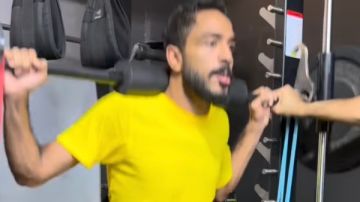 محمود كهربا يستعرض قوته بتمارين رياضية داخل الجيم محمود كهربا يستعرض قوته بتمارين رياضية داخل الجيم