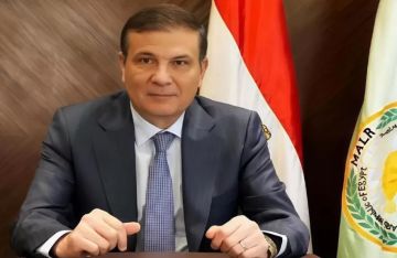 وزير الزراعة يتابع انتظام عمليات صرف الأسمدة بجميع المديريات وزير الزراعة يتابع انتظام عمليات صرف الأسمدة بجميع المديريات
