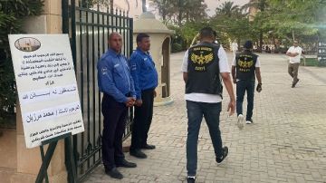 تنفيذا لوصيته .. محبو محمد مرزبان يرتدون الأبيض في العزاء .. شاهد