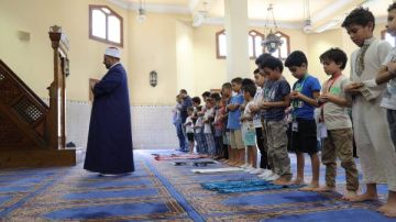 هل يجوز تقديم الأطفال للإمامة في الصلاة؟.. دار الإفتاء تجيب هل يجوز تقديم الأطفال للإمامة في الصلاة؟.. دار الإفتاء تجيب