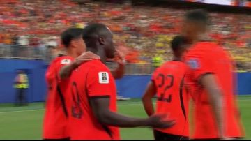منتخب هولندا يسحق السويد بخماسية في كأس العالم منتخب هولندا يسحق السويد بخماسية في كأس العالم