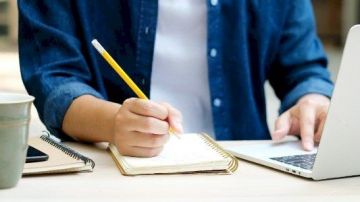 زنقة الامتحانات .. ازاى تلم المنهج فى يوم واحد