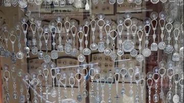 الفضة تهبط 4.5 في مصر خلال يومين الفضة تهبط 4.5 في مصر خلال يومين