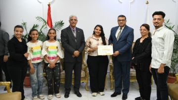لدعم المتفوقين.. محافظ قنا يكرم أوائل الشهادة الإعدادية