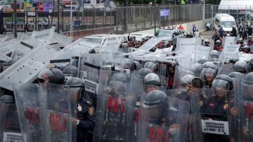اشتباكات بمحيط ملعب افتتاح كأس العالم اشتباكات بمحيط ملعب افتتاح كأس العالم