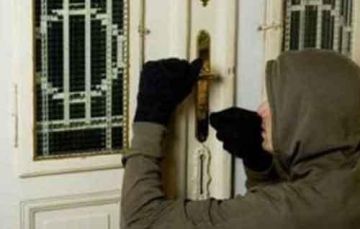 التحري عن المتهمين بسرقة شقق سكنية في روض الفرج التحري عن المتهمين بسرقة شقق سكنية في روض الفرج