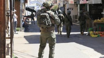 الاحتلال الإسرائيلي يقتحم عدة مناطق في الضفة الغربية الاحتلال الإسرائيلي يقتحم عدة مناطق في الضفة الغربية