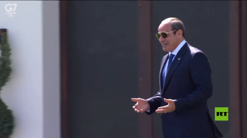ماكرون يستقبل الرئيس المصري قبيل اجتماع مجموعة السبع ماكرون يستقبل الرئيس المصري قبيل اجتماع مجموعة السبع