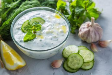 منعشة وسريعة.. طريقة عمل سلطة الزبادي بالخطوات منعشة وسريعة.. طريقة عمل سلطة الزبادي بالخطوات