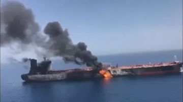 هجوم غامض يستهدف ناقلة في مضيق هرمز هجوم غامض يستهدف ناقلة في مضيق هرمز