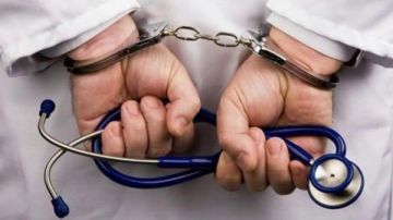 أطباء خلف الشاشات.. شبكة خفية تتاجر بصحة المصريين أطباء خلف الشاشات.. شبكة خفية تتاجر بصحة المصريين