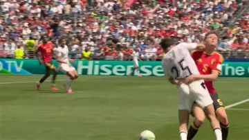 خبير تحكيمي: مصر تستحق ركلة جزاء أمام بلجيكا خبير تحكيمي: مصر تستحق ركلة جزاء أمام بلجيكا