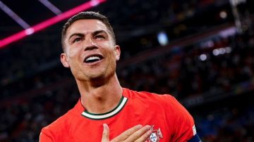 رونالدو يثير غضب زميله فرنانديز عقب مواجهة الكونغو رونالدو يثير غضب زميله فرنانديز عقب مواجهة الكونغو