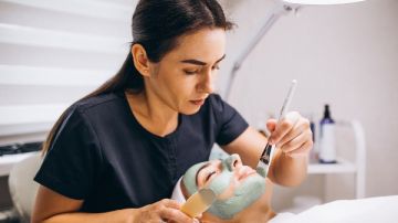 سقوط إمبراطورية التجميل الفاخرة.. إحالة سيدة أعمال للجنايات- خاص سقوط إمبراطورية التجميل الفاخرة.. إحالة سيدة أعمال للجنايات- خاص