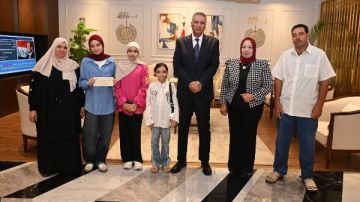محافظ جنوب سيناء يكرم أوائل الإعدادية ويمنحهم مكافآت مالية محافظ جنوب سيناء يكرم أوائل الإعدادية ويمنحهم مكافآت مالية