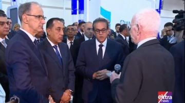 جولة تفقدية لرئيس الوزراء في أجنحة المعرض الطبي الأفريقي جولة تفقدية لرئيس الوزراء في أجنحة المعرض الطبي الأفريقي