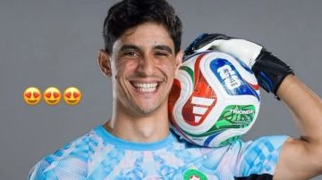 بن شرقي يدعم بونو قبل مواجهة المغرب في المونديال بن شرقي يدعم بونو قبل مواجهة المغرب في المونديال