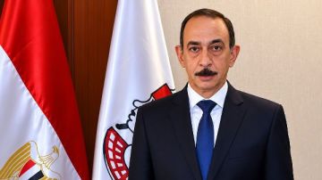 بعد فوضى الامتحانات بمدرسة روافع القصير.. محافظ سوهاج يصدر قرارات حاسمة بعد فوضى الامتحانات بمدرسة روافع القصير.. محافظ سوهاج يصدر قرارات حاسمة