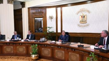 رئيس الوزراء يتابع موقف تدبير الاعتمادات المالية لتوفير احتياجات الدولة من المنتجات البترولية رئيس الوزراء يتابع موقف تدبير الاعتمادات المالية لتوفير احتياجات الدولة من المنتجات البترولية