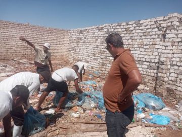 إحباط نشاط فرز مخلفات عشوائي بالغردقة صور إحباط نشاط فرز مخلفات عشوائي بالغردقة صور
