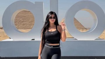 هاف ستومك.. منة عرفة تثير الجدل بملابس جريئة هاف ستومك.. منة عرفة تثير الجدل بملابس جريئة