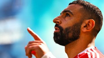 رد فعل محمد صلاح عقب إقالة سلوت من ليفربول شاهد