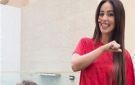 برفقة ابنها.. رنا سماحة بتيشيرت المنتخب تثير السوشيال ميديا
