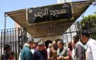 محافظ أسوان يستمع لمطالب المواطنين .. ويوجه المسئولين لتلبيتها بالإمكانيات المتاحة