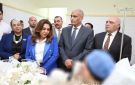 منال عوض تطمئن على رئيس قرية بالمستشفى إثر إصابتها بعد إشعال مواطن النيران بها أثناء تنفيذها قرار إزالة