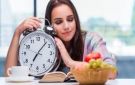 أفضل أطعمة تساعد على النوم الهادئ ليلا.. الخس والزبادي والموز الأرخص
