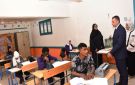 محافظ أسوان يتفقد انتظام امتحانات الثانوية العامة بالمدارس..شاهد