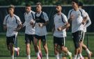 الشحات يحذر لاعبي المنتخب قبل مباراة نيوزيلندا: خايف من عقلية اللاعب المصري