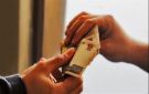 دار الإفتاء تحسم الجدل حول عمولة السمسرة.. وتؤكد: جائزة بشرط - eg