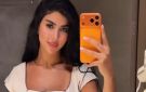 بفستان أبيض .. كارولين عزمي تستعرض جمالها بإطلالة مدهشة