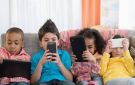 عضو الأمومة والطفولة يحذر من استهداف الأطفال عبر المحتوى الرقمي