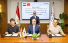 باستثمارات 20 مليون دولار.. رئيس اقتصادية قناة السويس يشهد توقيع عقد مشروع Zhejiang Hongda الصينية لصناعة وتجهيز المنسوجات بالقنطرة غرب