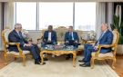 جمبلاط يلتقي المدير الفني بنادي الإنتاج الحربي ويؤكد الدعم الكامل للجهاز الفني واللاعبين - eg