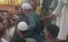 لحظة إنزال الشيخ ياسين التهامي من على المسرح بعد تعرضه لوعكة صحية بسوهاج شاهد