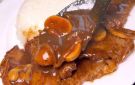 طريقة عمل اللحمة بالبطاطس مع صوص الديمي جلاس.. بطعم مميز ومختلف