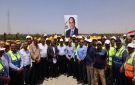 وزير النقل يكافئ المهندسين والعاملين في محور دراو بأسوان.. اعرف السبب
