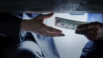 دار الإفتاء: الشرع حذر من الإهمال في العمل من أجل طلب الرشوة دار الإفتاء: الشرع حذر من الإهمال في العمل من أجل طلب الرشوة