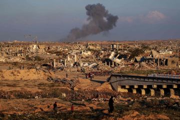 مصابون في غارة إسرائيلية على حي الرمال بمدينة غزة مصابون في غارة إسرائيلية على حي الرمال بمدينة غزة
