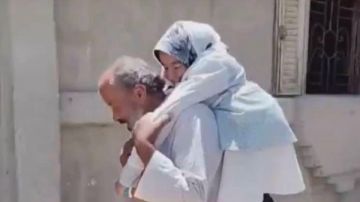 هدية إنسانية..طبيب يعرض عملية مجانية لطالبة متفوقة تعاني من تشوه بالعمود الفقري هدية إنسانية..طبيب يعرض عملية مجانية لطالبة متفوقة تعاني من تشوه بالعمود الفقري