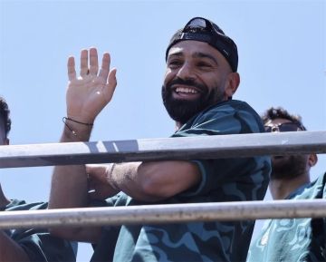 بصورتين.. وكيل أعمال محمد صلاح يثير الجدل بصورتين.. وكيل أعمال محمد صلاح يثير الجدل