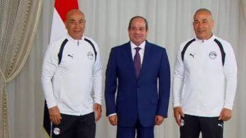 الرئيس السيسيي لمنتخب مصر: نعبر عن فخرنا واعتزازنا بكم الرئيس السيسيي لمنتخب مصر: نعبر عن فخرنا واعتزازنا بكم