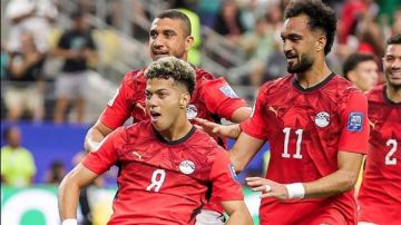 الأهلي يرفض عرضا تركيا لضم إمام عاشور ويتمسك باستمرار اللاعب