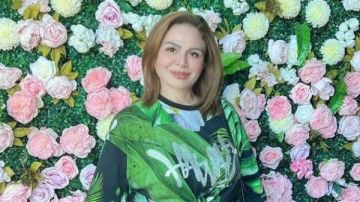 إلهام شاهين تخطف الأنظار بأحدث اطلالتها إلهام شاهين تخطف الأنظار بأحدث اطلالتها